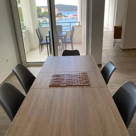 Cap Adria Apartments- Beachfront, Private Swimming Pool, Near Sibenik Lägenhet