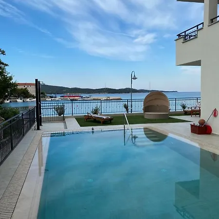 Cap Adria Apartments- Beachfront, Private Swimming Pool, Near Sibenik Zaboric