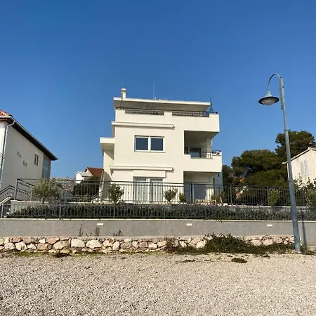 Cap Adria Apartments- Beachfront, Private Swimming Pool, Near Sibenik Lägenhet *