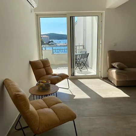 Cap Adria Apartments- Beachfront, Private Swimming Pool, Near Sibenik Lägenhet *