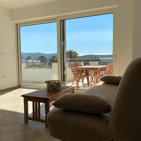 Cap Adria Apartments- Beachfront, Private Swimming Pool, Near Sibenik *