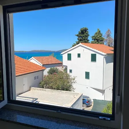 Cap Adria Apartments- Beachfront, Private Swimming Pool, Near Sibenik Lägenhet