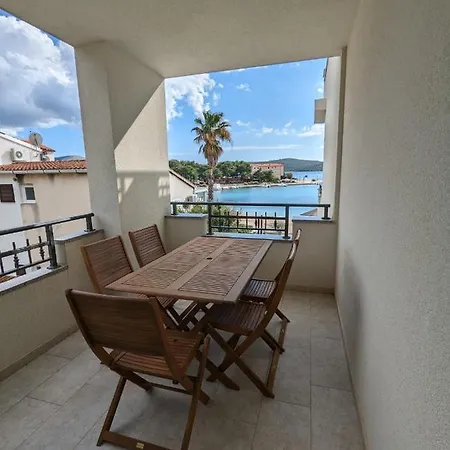 Lägenhet Cap Adria Apartments- Beachfront, Private Swimming Pool, Near Sibenik