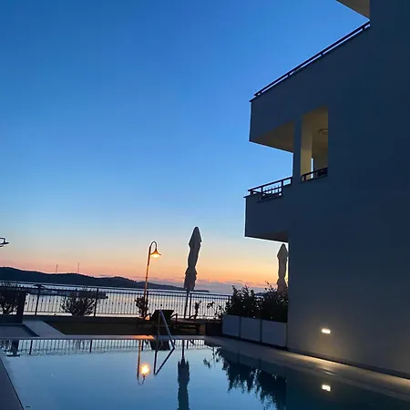 Cap Adria Apartments- Beachfront, Private Swimming Pool, Near Sibenik Zaboric