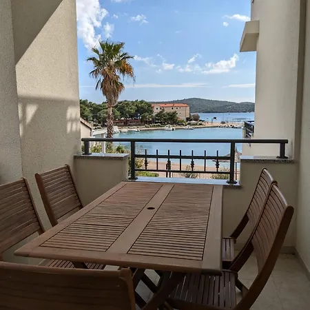 Cap Adria Apartments- Beachfront, Private Swimming Pool, Near Sibenik Lägenhet