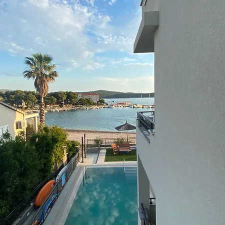 Lägenhet Cap Adria Apartments- Beachfront, Private Swimming Pool, Near Sibenik
