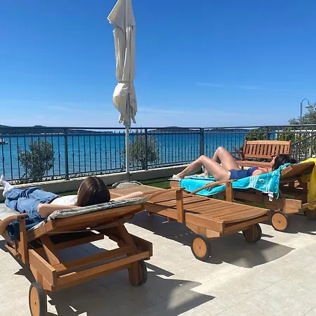 Cap Adria Apartments- Beachfront, Private Swimming Pool, Near Sibenik Zaboric