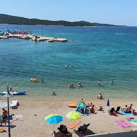 Lägenhet Cap Adria Apartments- Beachfront, Private Swimming Pool, Near Sibenik *